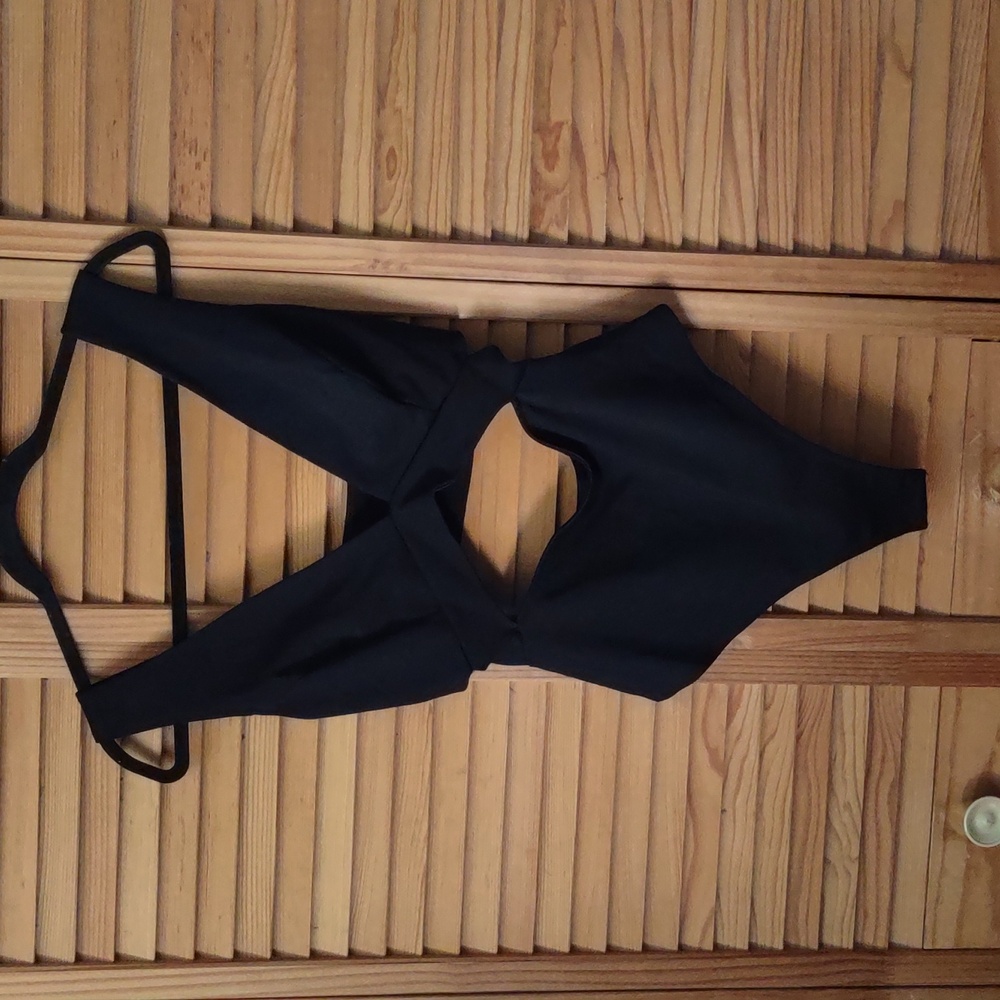 Lulu's Black Deep V Sleeveless Wide Strap One Piece Bodysuit Size Medium